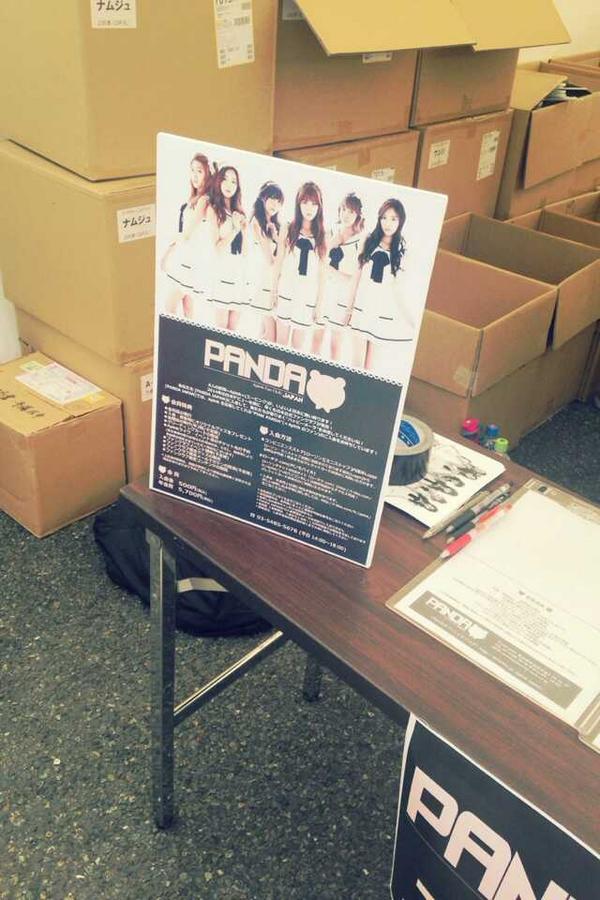 apink_sg's tweet photo. RT @Apink_2011: [#에이핑크] Apink japan showcase 현장 Goods 판매 사진 !!  
#Apink #ApinkJapan 
#Apinkjapanshowcase http://t.co/OHE8tnO6XY