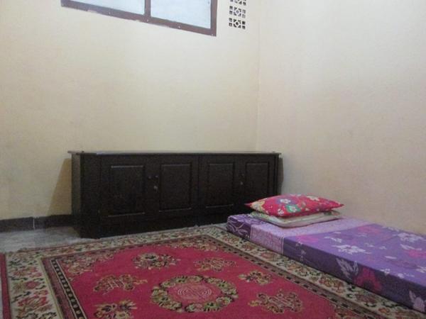 hazza_kostan_'s tweet photo. @infomarken KOST ce/co/pasutri | 500/bln | margahayuraya jl.yupiter 7 blok e2/52 | 085720387705 http://t.co/ErZd5vTjkm