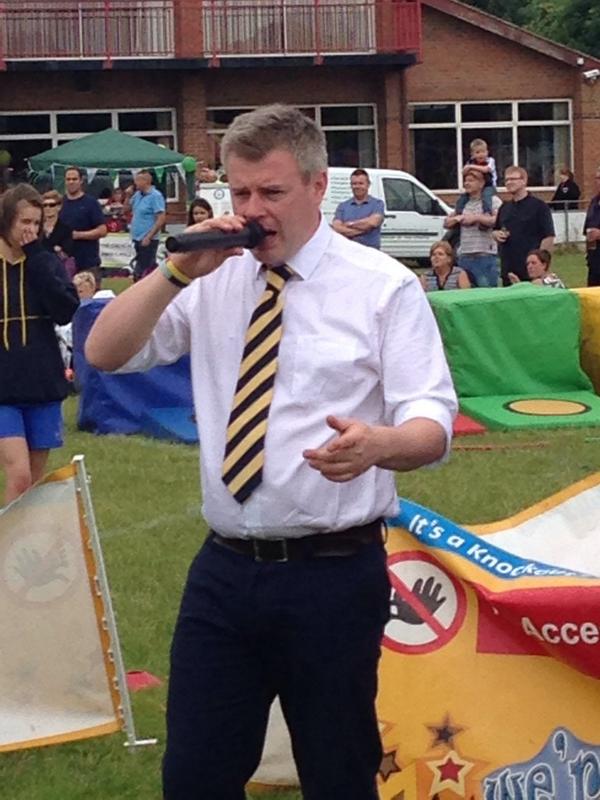 WeAreAKnockout's tweet photo. Simon goes through his paces at the Great North Air Ambulance event #WKO http://t.co/uoDjONhTUp