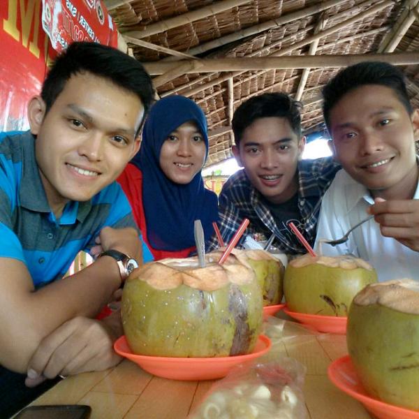 berlian_berto's tweet photo. Halal bihalal http://t.co/Dsx2WEYmVG