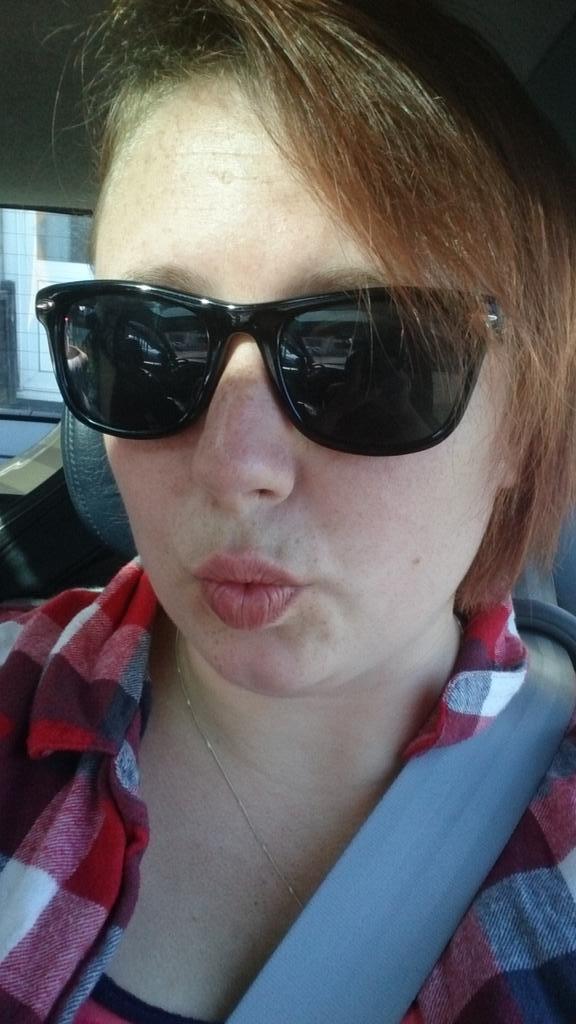 ZOZEN1512's tweet image. #shadesindoors #caredition #car #beachday 😀