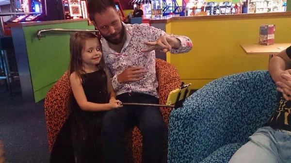 <a href="/michellebell381/">Michelle Bell</a> daughter showing me how to use a <a href="/Selfiepod/">Year of the Selfie Podcast</a> #extend #range #iloveselfiepods