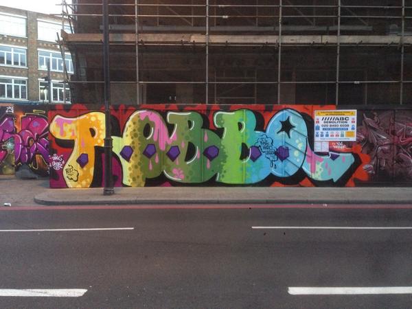 “<a href="/globalstreetart/">Global Street Art</a>: The new Robbo dedication piece on Great Eastern. <a href="/SevenCapital/">SevenCapital</a> - London history lesson pending!