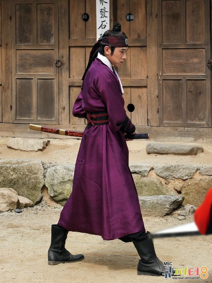 BuLnPSJCYAAtStX.jpg:large