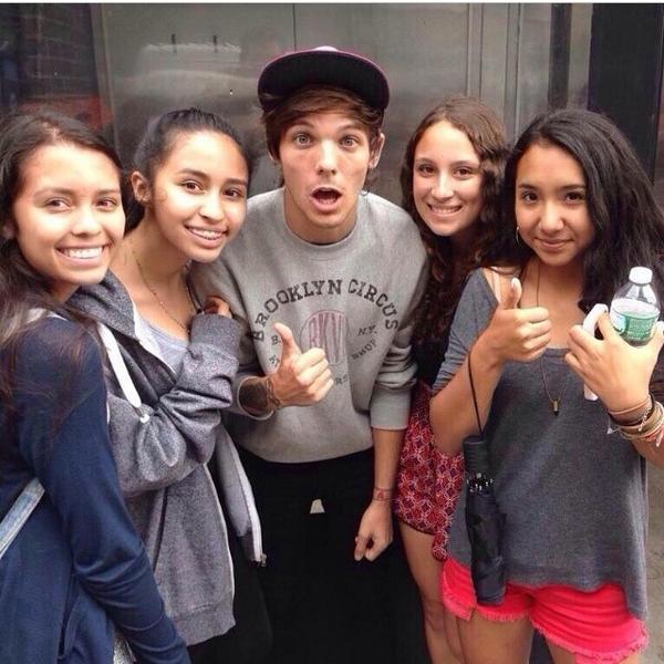 Direction115One's tweet image. Louis with fans in NYC