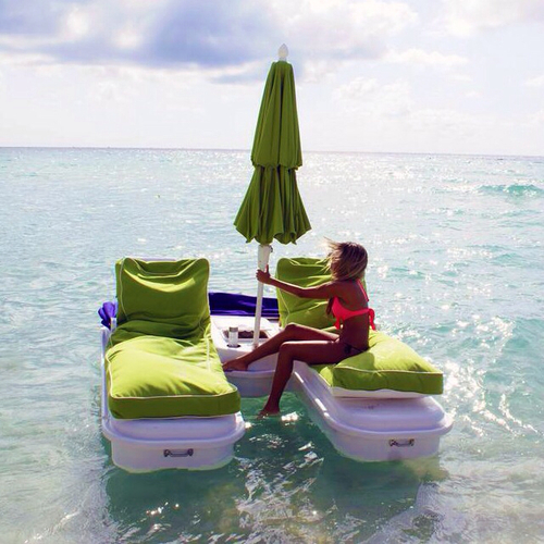 Modachica1's tweet photo. Esto y otras formas para ser la mas chula de la playa 😸 😸 😸 http://t.co/iLIs74PHzQ