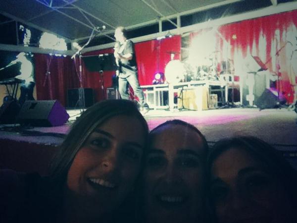 aritagarci83's tweet photo. Nos pillaron!!!!!paparazzi @arajudy Jajajajajajaja http://t.co/TilJkRGL3p