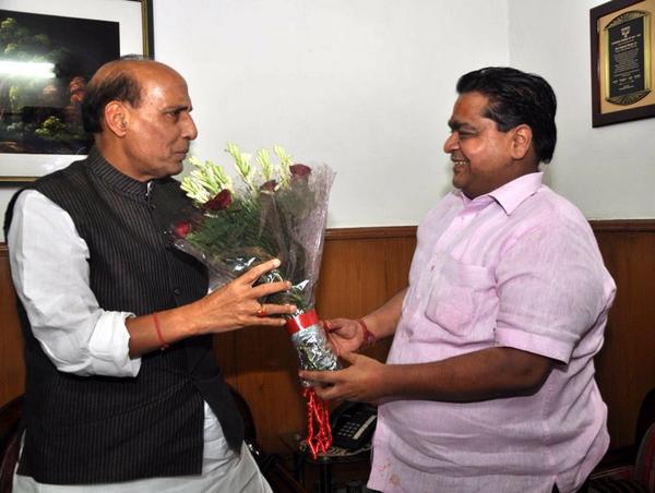 BJPSportsCell's tweet photo. Hon'ble Home Minister Shri Rajnath Singh congratulating me on being elected President of Luv-Kush Ramleela Committee. http://t.co/Sf8wkhsDyq
