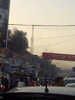 Min yakin tuhh pasar?? Cek dulu. . RT <a href="/infobdg/">BANDUNG ᮘᮔ᮪ᮓᮥᮀ</a>: 17.40: Pasar Pamanukan Subang kebakaran lalin padat merayap