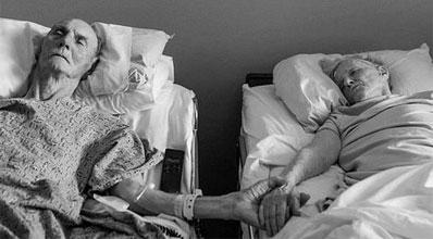 noticias_cuatro's tweet photo. Mueren con cuatro horas de diferencia tras 62 años de matrimonio http://t.co/FetiB8oKCj http://t.co/qaGxi4E6Vk
