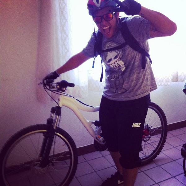 uliGC's tweet photo. Listos para la rodada dominguera #ciclismoUrbano http://t.co/L8VWJ11RNU