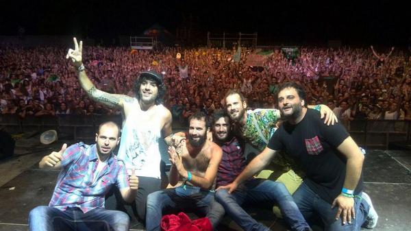 ElCanijodeJerez's tweet photo. Que güen rato ayer en Festival @ArenalSound con mis compadres. Mucha gente contenta, muchas risas... eso es bueno. http://t.co/nNpBpD3und