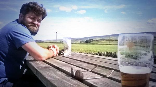 thebeardband's tweet photo. Cheeky #pitstop @BlackLaneEnd #colne #skipton #yorkshire with @dkrobbo @TimothyTaylors #goldenbest #fields http://t.co/oYexINwoac