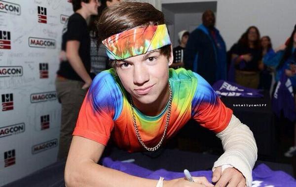 Taylor (@quintesscntal) on Twitter photo 