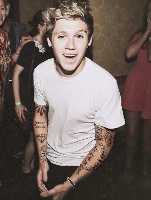 BxdassNiall's tweet photo. "Love me like I love fucking with people's heads"😏 http://t.co/Kcwtl0XhmY
