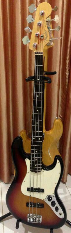 Bbman dong :D RT <a href="/YurieFachran/">Yurie Fachran</a>: Indrapara minat ga nih Jazz bass amstd S-1 2007 USA