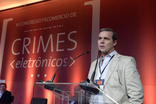 FECOMERCIO's tweet image. "Só tecnologia não resolve, é preciso capacitar continuamente os colaboradores das empresas", diz Luis Garbelini
