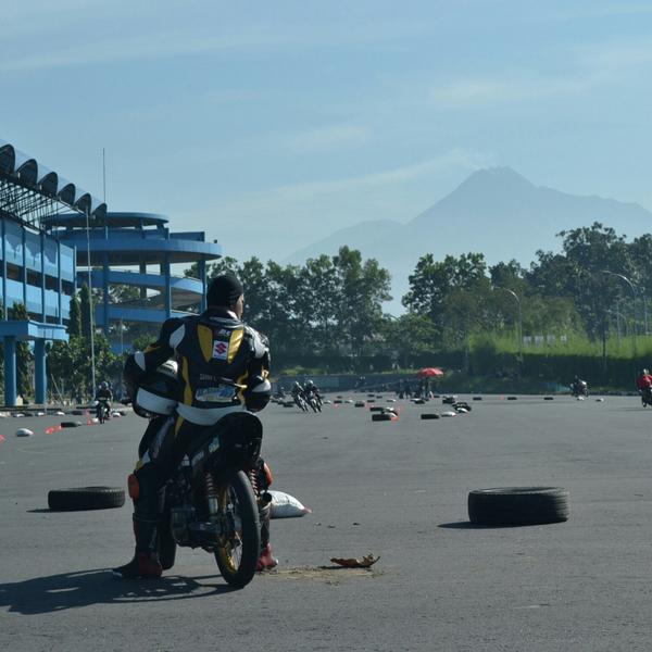 Cornering Semarang tweet media
