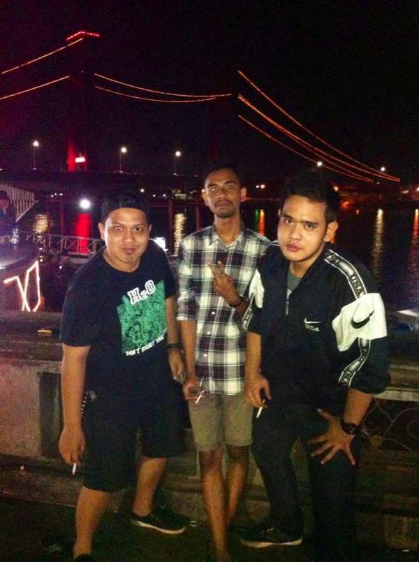 Huahaha udah lama ga foto bareng