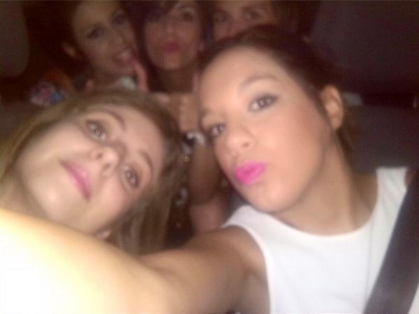 MarttaL's tweet photo. No hace falta nada más @manolypalazon, @reme_nl, @Claritacascales, @RIBULOSA1. #únicas http://t.co/pFgqdosHKr