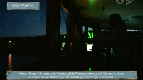 TV4Baten's tweet photo. Det är mörkt på Vänern just nu när vår styrman Sara lotsar oss fram till Vänersborg. #TV4Båten http://t.co/KOilhGx7eQ http://t.co/6Il8VnoHK8