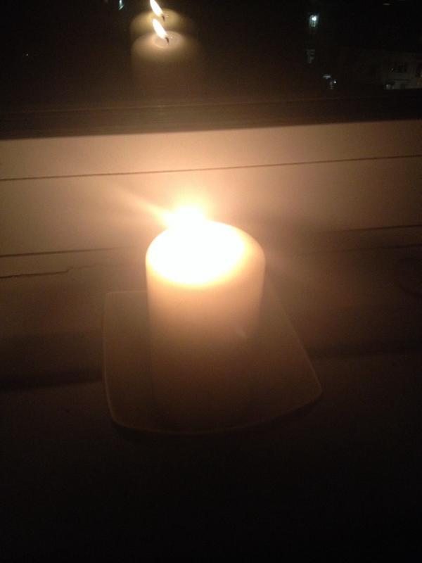 Hannahandjon's tweet photo. #LightsOut http://t.co/qXECL6qHsF