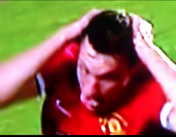 rafqaziblogs's tweet photo. Phil Jones's face after the penalty was given http://t.co/kKhsBaIOta
