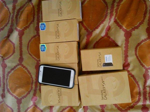 AlexisManGon's tweet photo. VenDo SamsunG Galaxy S5 
VenDo SamsunG Galaxy S5
VenDo SamsunG Galaxy S5 
VenDo SamsunG Galaxy S5 http://t.co/KaAw1kV2DO
