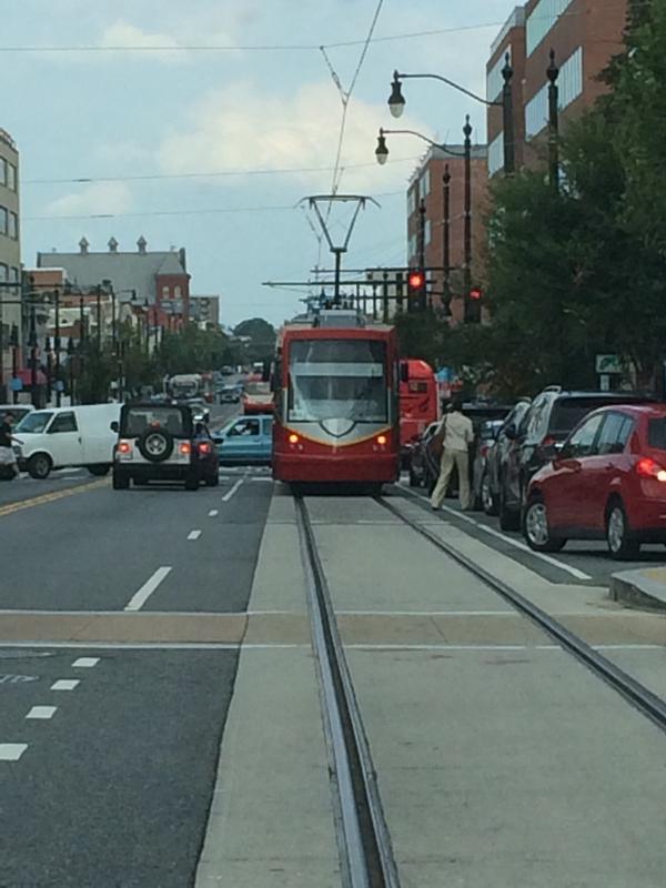 KellyCous's tweet image. Amazing. @DCStreetcar actually moving on H St... And totally messing up traffic.