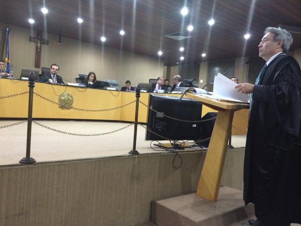 valbertoazevedo's tweet photo. @harrisontargino na tribuna do TRE em favor da candidatura que o povo quer. #voucomcassio #cassio45 http://t.co/GtomkfHhiV
