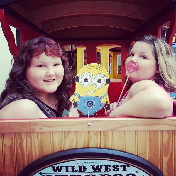 MINlONS's tweet image. ⓒ ☺️✨ Yes!!!!! Photo props on the train finally!!! #myview #driverview #work #lindo #letsride #teamwork #linda #w...