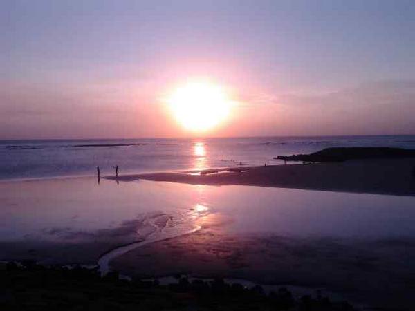 BAtours_Bali's tweet photo. sunset @kutabeachwalk http://t.co/mUFf5AnTJY