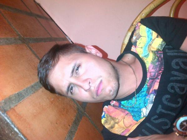 ajhossue's tweet photo. Feliz nochee a todooss http://t.co/sJf1fokX9i
