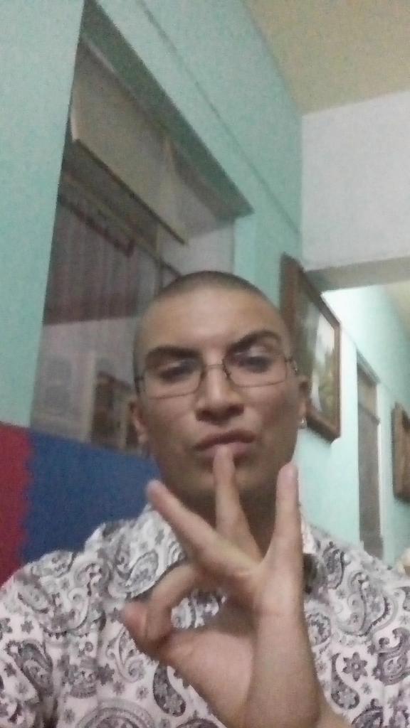 El secreto esta en mantenerse humilde, prometo ya tener mas frecuencia actualizado twitter :D

Los amo <3