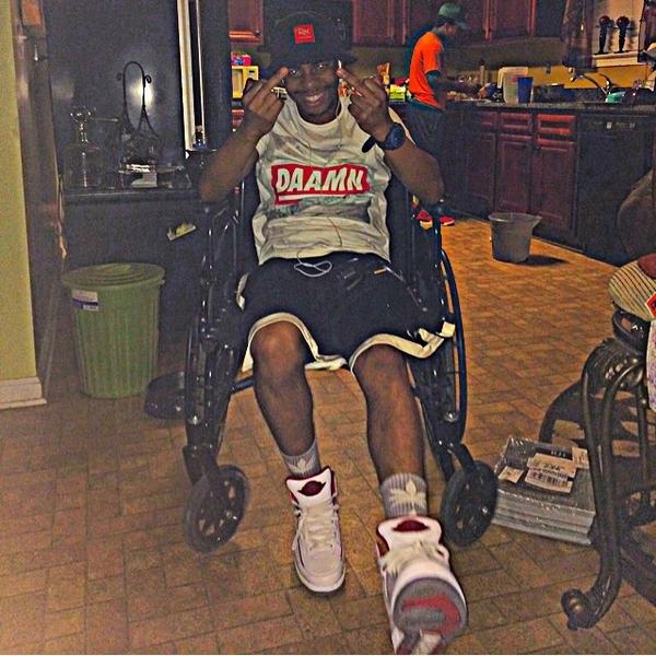 joshua_jbarnes's tweet photo. Happy Birthday big bro witcha old ahh @TheyScreamTravi ๐ด๐ฐ๐ฒ๐ง #YRN โ๏ธ๐ฏ #DrankSum ๐ป๐บ๐ป http://t.co/MZoJE3ealI