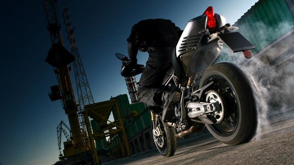 OnYeBike's tweet photo. RT if you just want to get on your bike/car and go as fast as you possibly can! http://t.co/YYttWk00e6