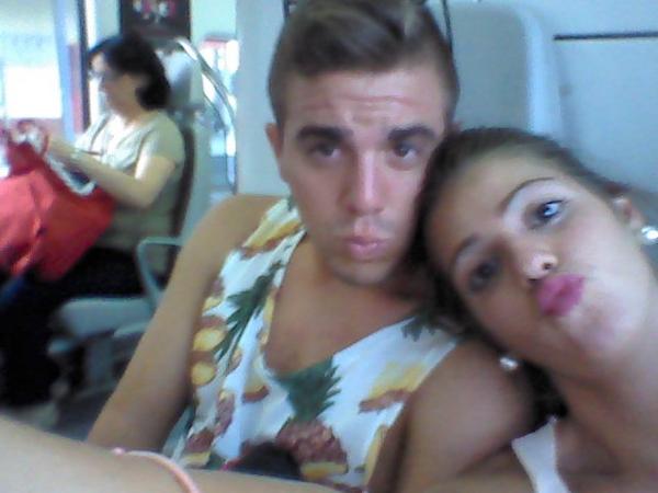 AlbertitoLope's tweet photo. @aliilopez17 amarte como si no hubiera mañana y hacerte increíblemente feliz es lo que quiero en esta vida #16 http://t.co/cea17suLLo