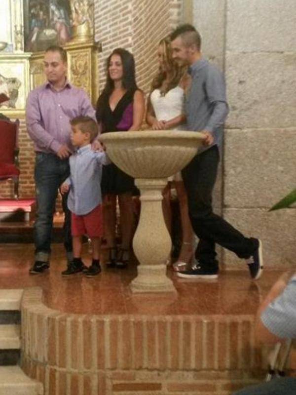 aaronmartinrico's tweet photo. A pesar de todo, me kedo con el recuerdo más bonito de este día, y trankila, al sentir k tu estabas con nosotros#tkmm http://t.co/EVGUInhIZM