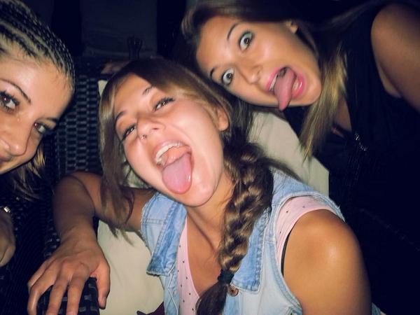 rakysinmas's tweet photo. Noche de playeo con @anikags @anat @L_E_L_S http://t.co/RjRzzgaVuU