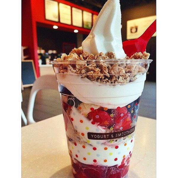 RedMango's tweet photo. Parfait all day every day! ππ #fruitobsessed #regram from @_amina91_ http://t.co/BGYJo9kb2V