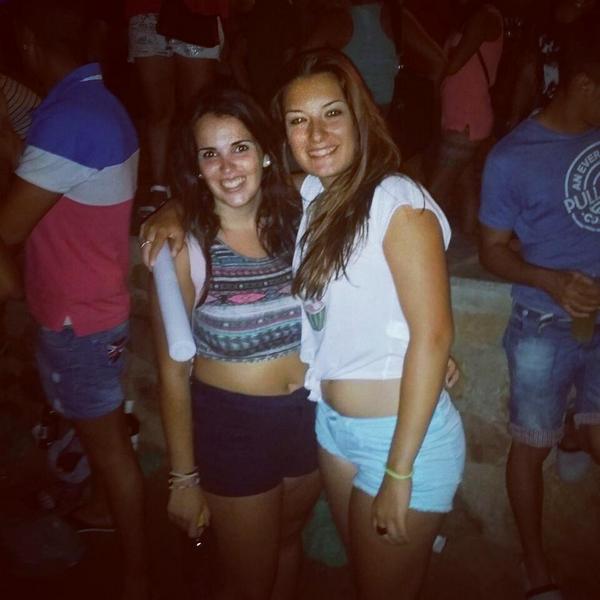 DesiCarrillo24's tweet photo. Que no se te olvide beberte algo!!! A disfrutar del 2 ;) Felicidades preciosa, Te Quierooo @_tiisti http://t.co/hr7MIjn1hl