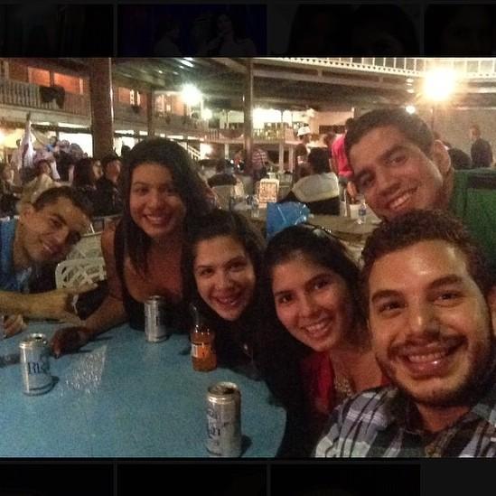 andreactoro's tweet photo. Con los amigos #salud #elgrupete http://t.co/ZWqGObvSoQ