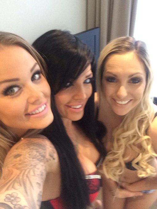 Me and my girls at Sydney Sexpo on the weekend 💜 #tuesdaytease @PlayboyPlus @Playboy #aussiebabes @HotAussieGirls<a href="/tag/tuesdaytease"class="tags"><span>#tuesdaytease</span></a><a href="/tag/aussiebabes"class="tags"><span>#aussiebabes</span></a>