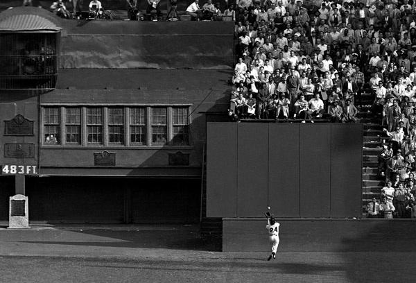 SkylerJMagee's tweet photo. @Baseball_Photos #thecatch http://t.co/PUqwAZh8Ue