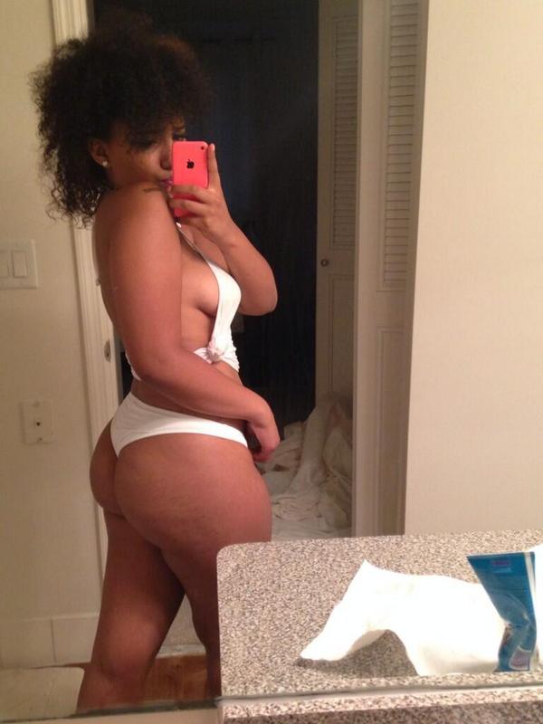 TasteBaddies's tweet photo. Fine Ass 😳🎂 #ThirstTrap - http://t.co/vuirvOoGsh