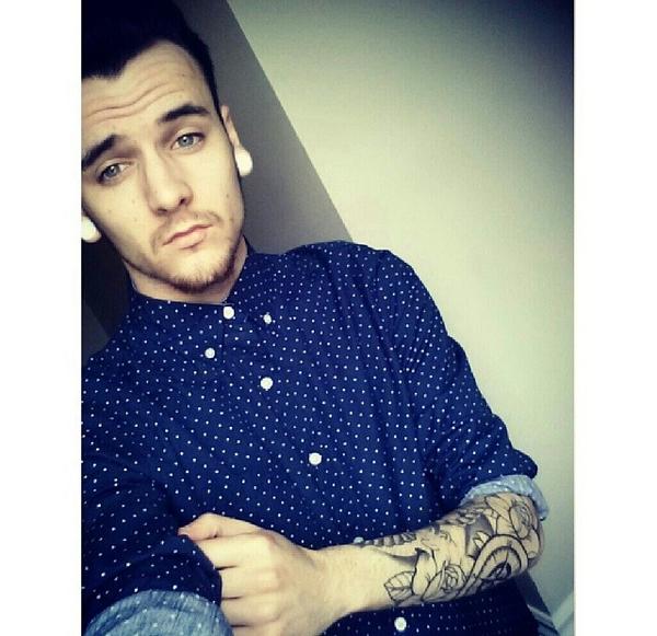 AloncInside's tweet image. Hello.