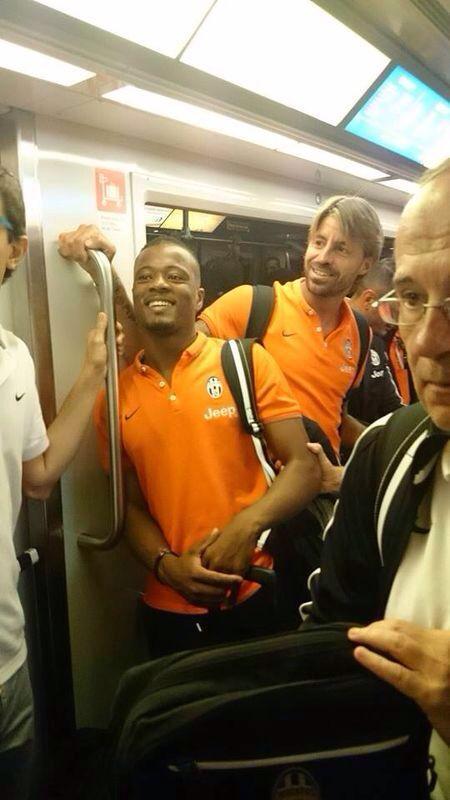 2Touchsports's tweet photo. The Juventus squad seen here at Singapore Changi Airport arriving for the preseason friendly. #weare2touch http://t.co/xrKRykrz6r