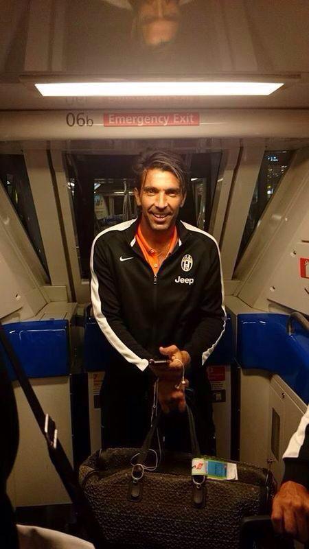 2Touchsports's tweet photo. The Juventus squad seen here at Singapore Changi Airport arriving for the preseason friendly. #weare2touch http://t.co/xrKRykrz6r