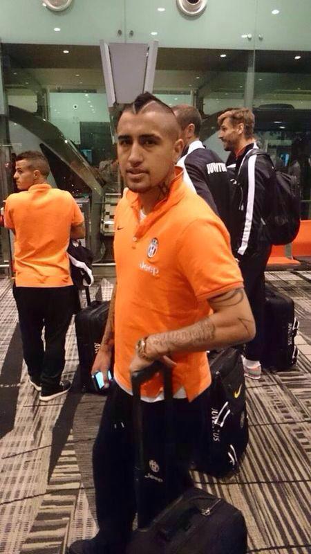 2Touchsports's tweet photo. The Juventus squad seen here at Singapore Changi Airport arriving for the preseason friendly. #weare2touch http://t.co/xrKRykrz6r