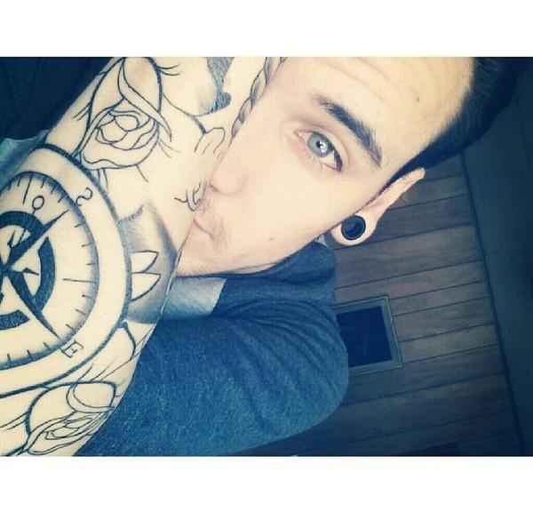 AloncInside's tweet image. Bored af.